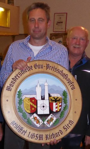 Peter Losch gewinnt das Preisschafkopfen im Sportschützengau Kaufbeuren-Marktoberdorf. Foto: Betti Bechteler