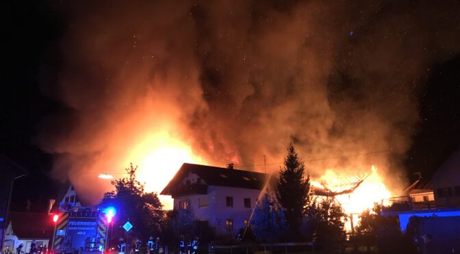 Großfeuer in Sulzschneid auf zwei Bauernhöfen