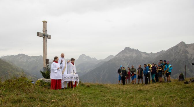 Sulzschneider Gipfelkreuz auf dem Hahnleskopf geweiht