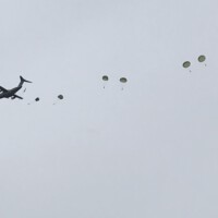 Besuch des Veteranen- und Soldatenvereins Sulzschneid bei der Luftlande- und Lufttransportschule Altenstadt, Absprung Fallschirmspringer aus einer A300K
(c) Andreas Filke