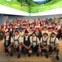 Ausflug Musikkapelle Sulzschneid und Trachtenverein D' Hohenwaldegger nach Berlin zur Grünen Woche mit Besichtigung des Bundestags
